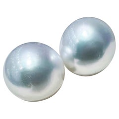 【Crown Radiance】One-of-a-Kind 13.4mm South Sea Pearl Button-Round Stud Earrings