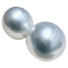 【Crown Radiance】One-of-a-Kind 14.2mm South Sea Pearl Button-Round Stud Earrings