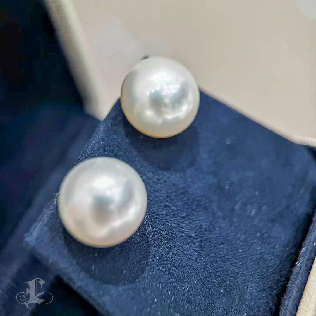 【Crown Radiance】One-of-a-Kind 15.3mm South Sea Pearl Button-Round Stud Earrings For Sale 5
