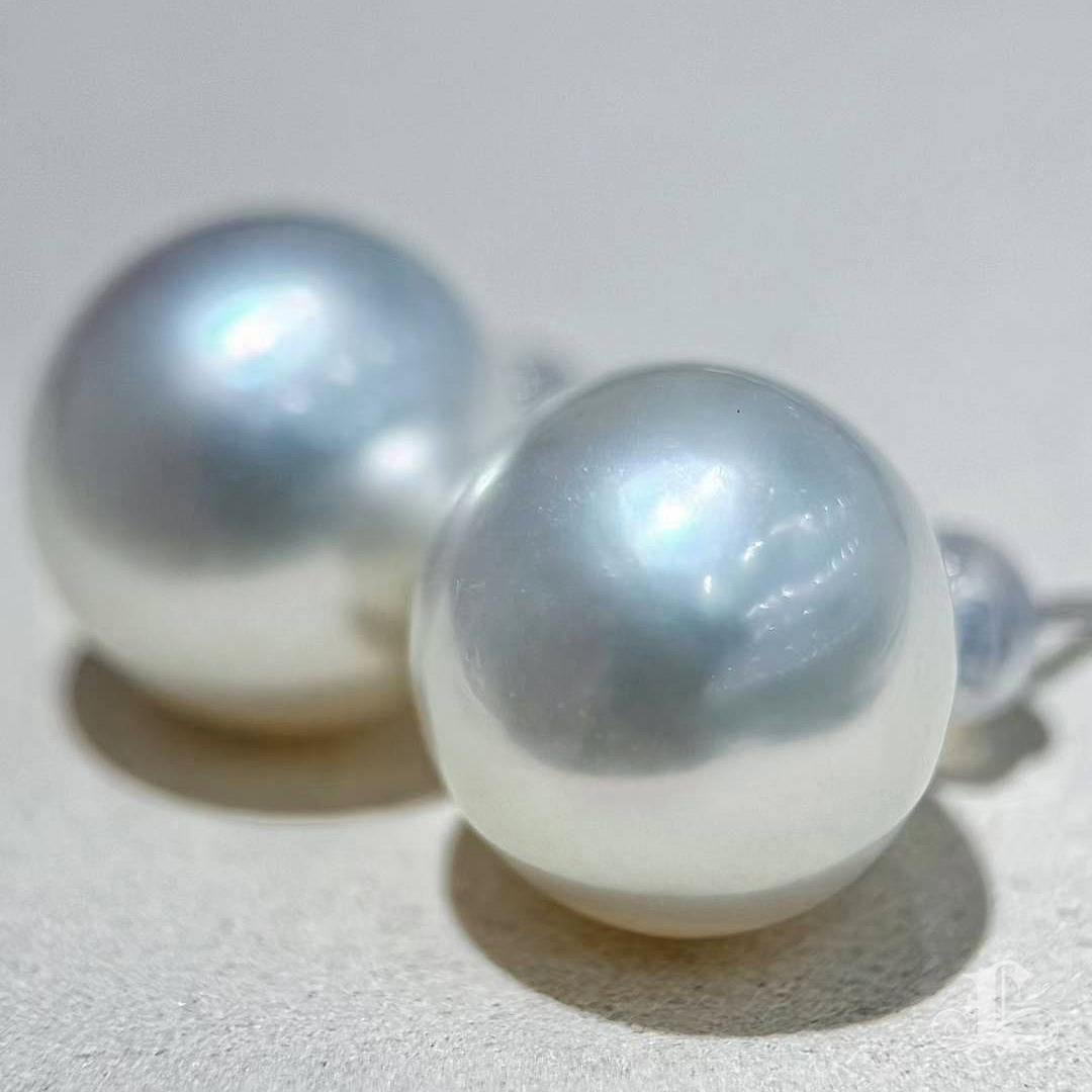 【Crown Radiance】One-of-a-Kind 15.3mm South Sea Pearl Button-Round Stud Earrings In New Condition For Sale In New York, NY