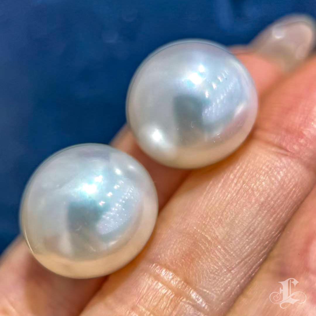 Women's 【Crown Radiance】One-of-a-Kind 15.3mm South Sea Pearl Button-Round Stud Earrings For Sale