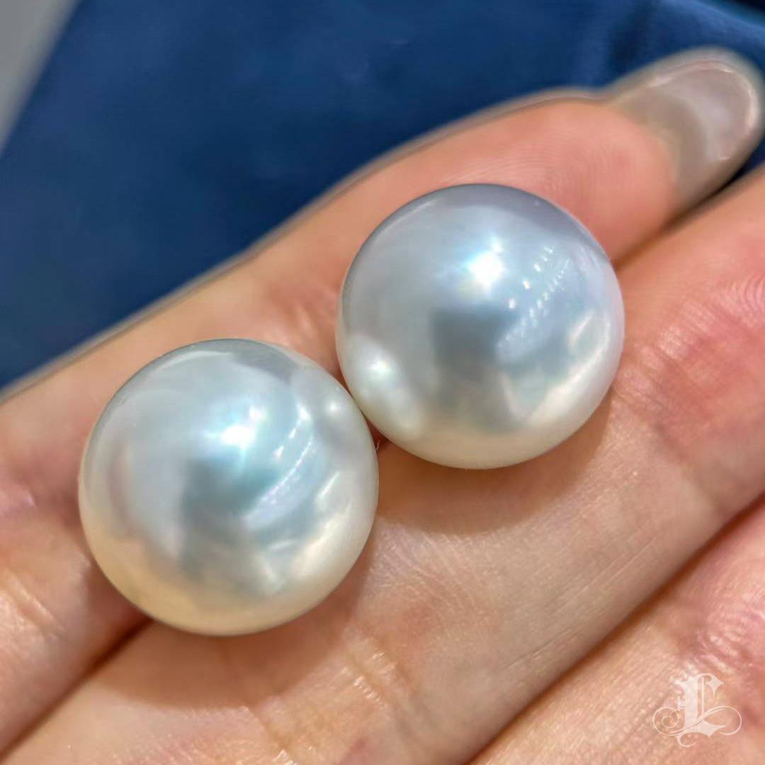 【Crown Radiance】One-of-a-Kind 15.3mm South Sea Pearl Button-Round Stud Earrings For Sale 2