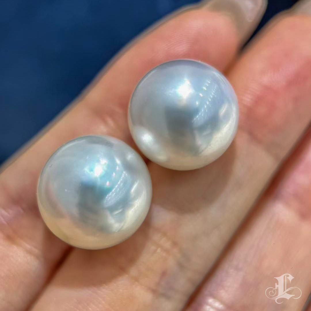 【Crown Radiance】One-of-a-Kind 15.3mm South Sea Pearl Button-Round Stud Earrings For Sale 3