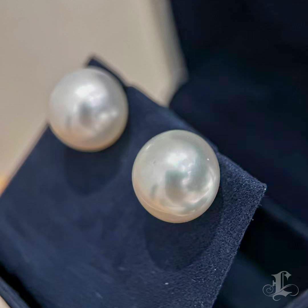 【Crown Radiance】One-of-a-Kind 15.3mm South Sea Pearl Button-Round Stud Earrings For Sale 4