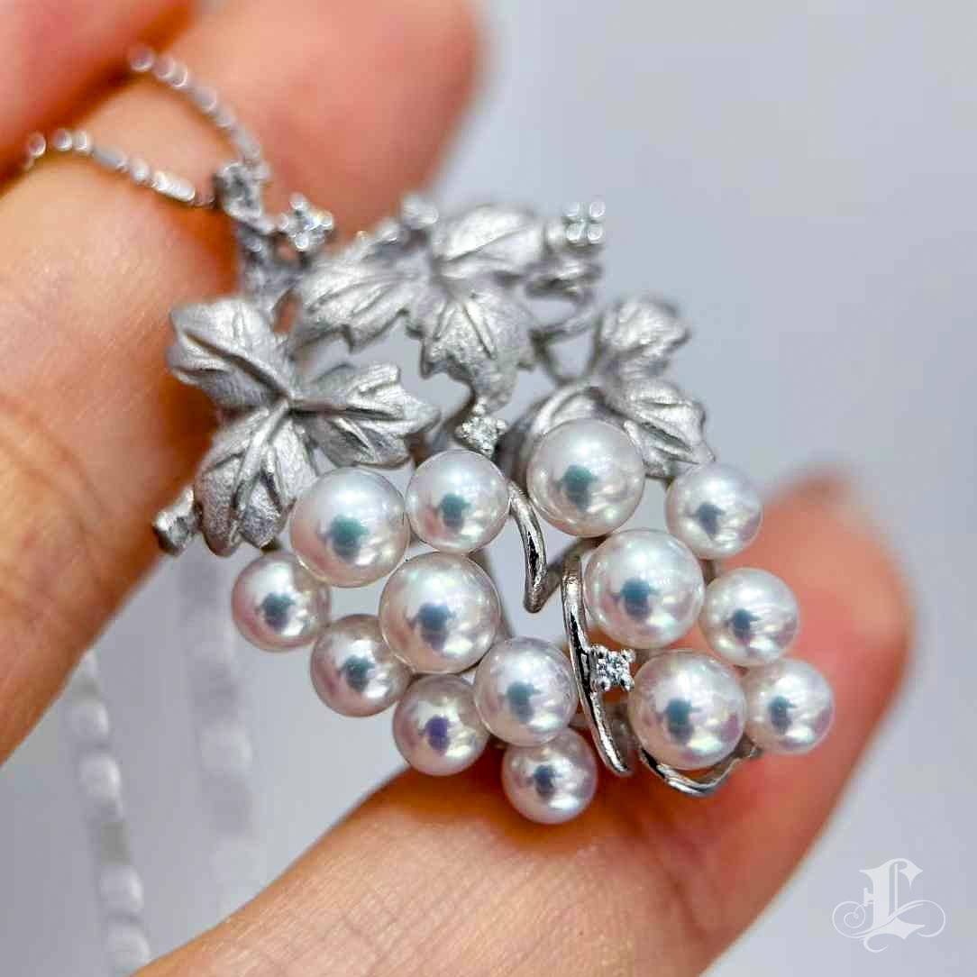 De las mujeres 【Crown Radiance】One-of-a-Kind Baby Akoya Pearl Grape Cluster Pendant Necklace en venta