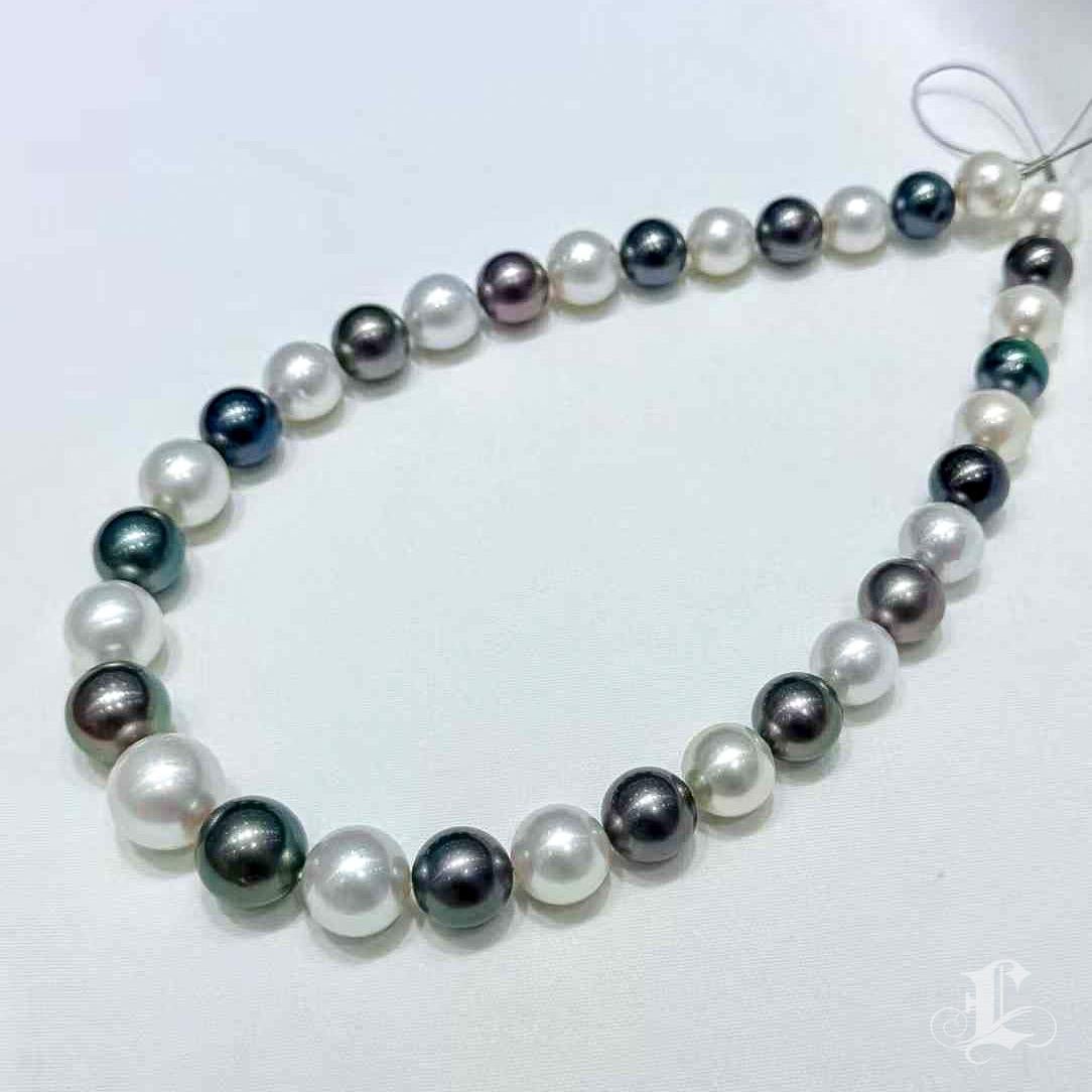Collier de perles Dual Aura unique en son genre (10,5-15,8 mm) Neuf - En vente à New York, NY