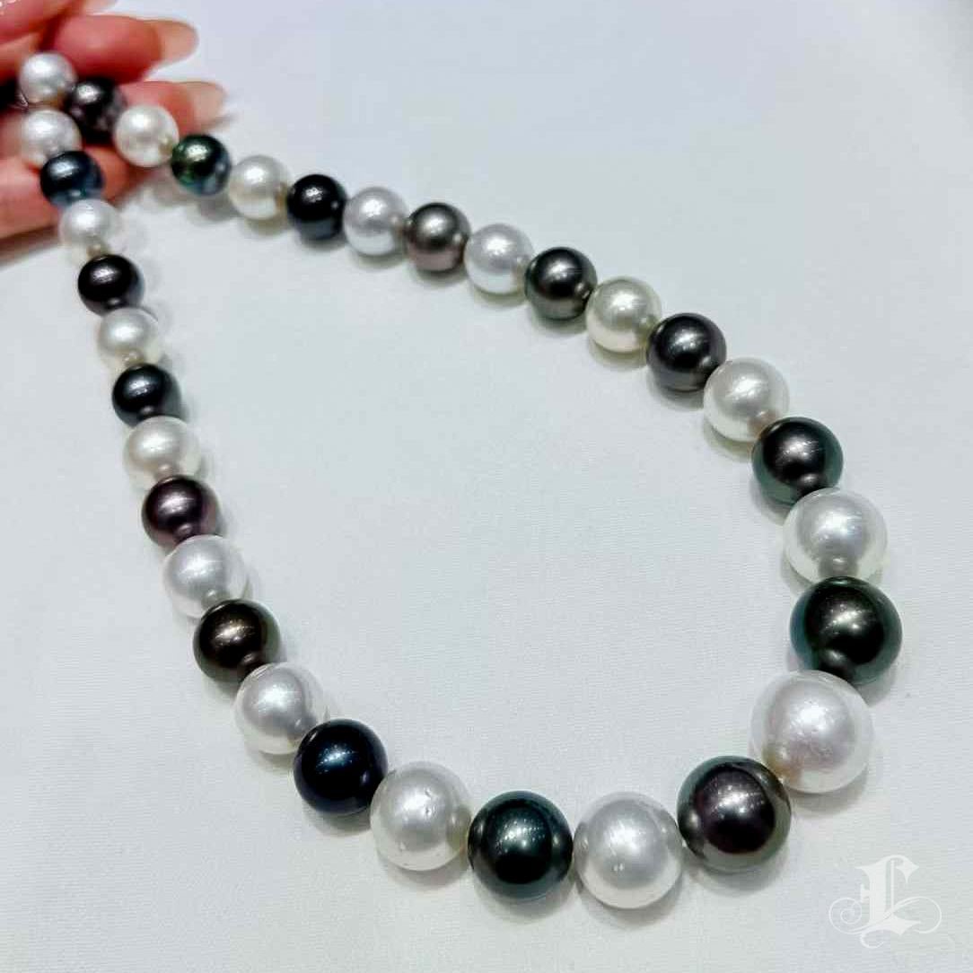 Collier de perles Dual Aura unique en son genre (10,5-15,8 mm) Pour femmes en vente