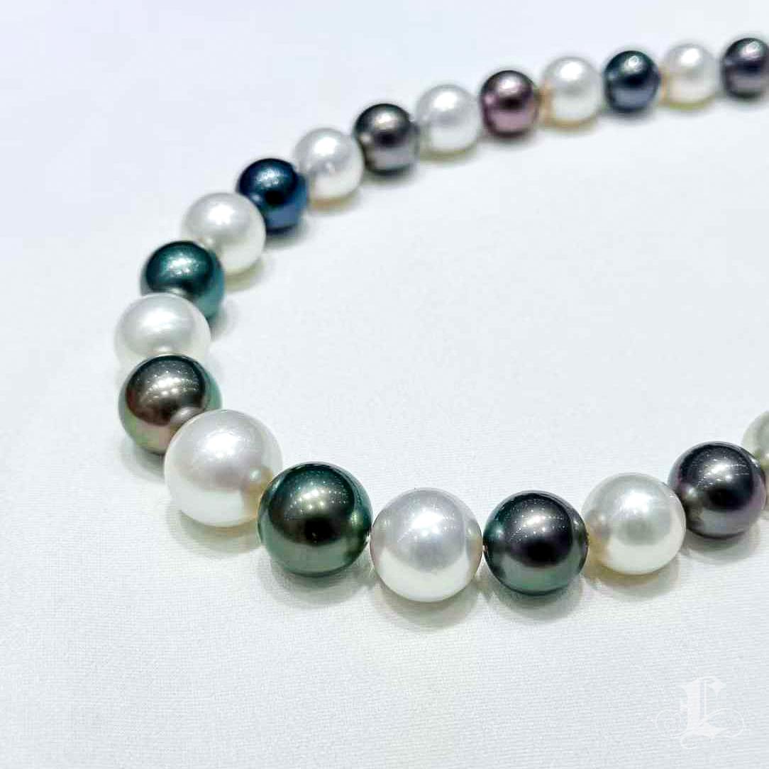 Collier de perles Dual Aura unique en son genre (10,5-15,8 mm) en vente 1