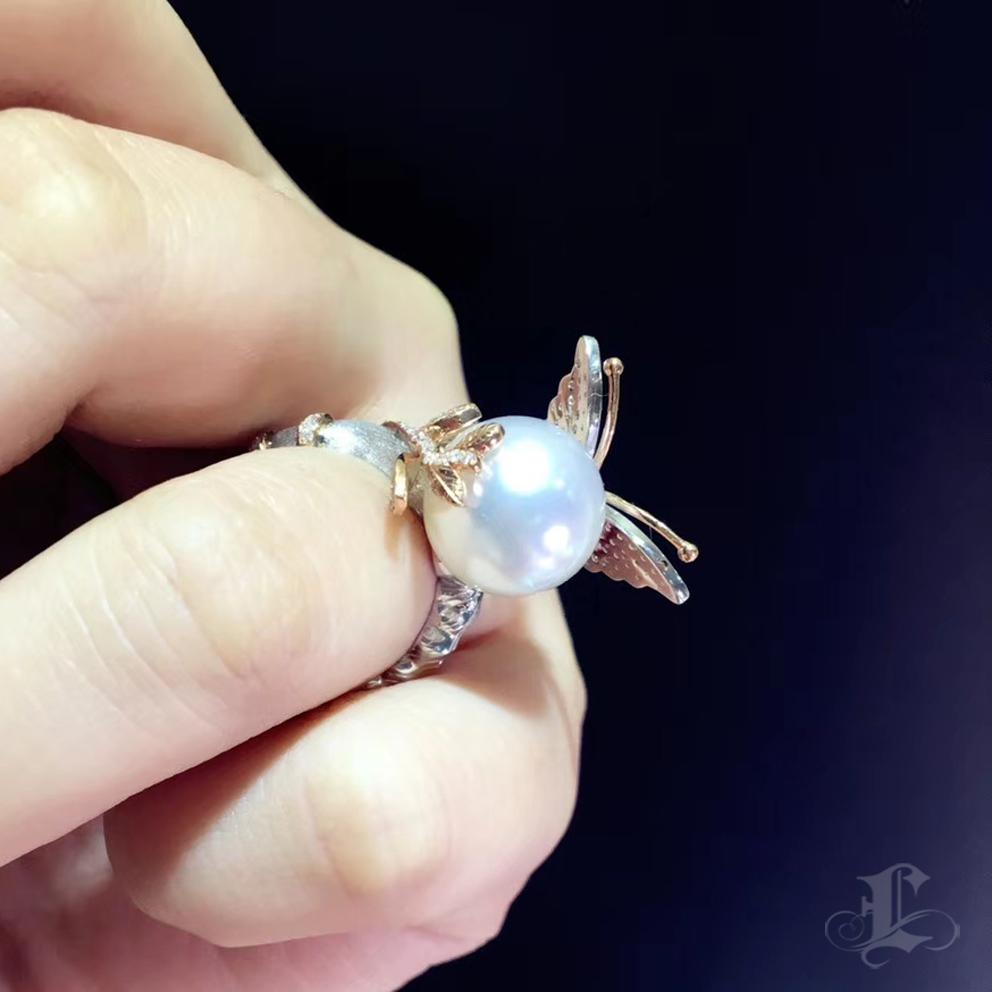【Crown Radiance】Papillon Embrace Südsee Perlen Ring im Zustand „Neu“ im Angebot in New York, NY