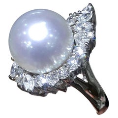 Anello di perle dei mari del sud con abbraccio a papillon