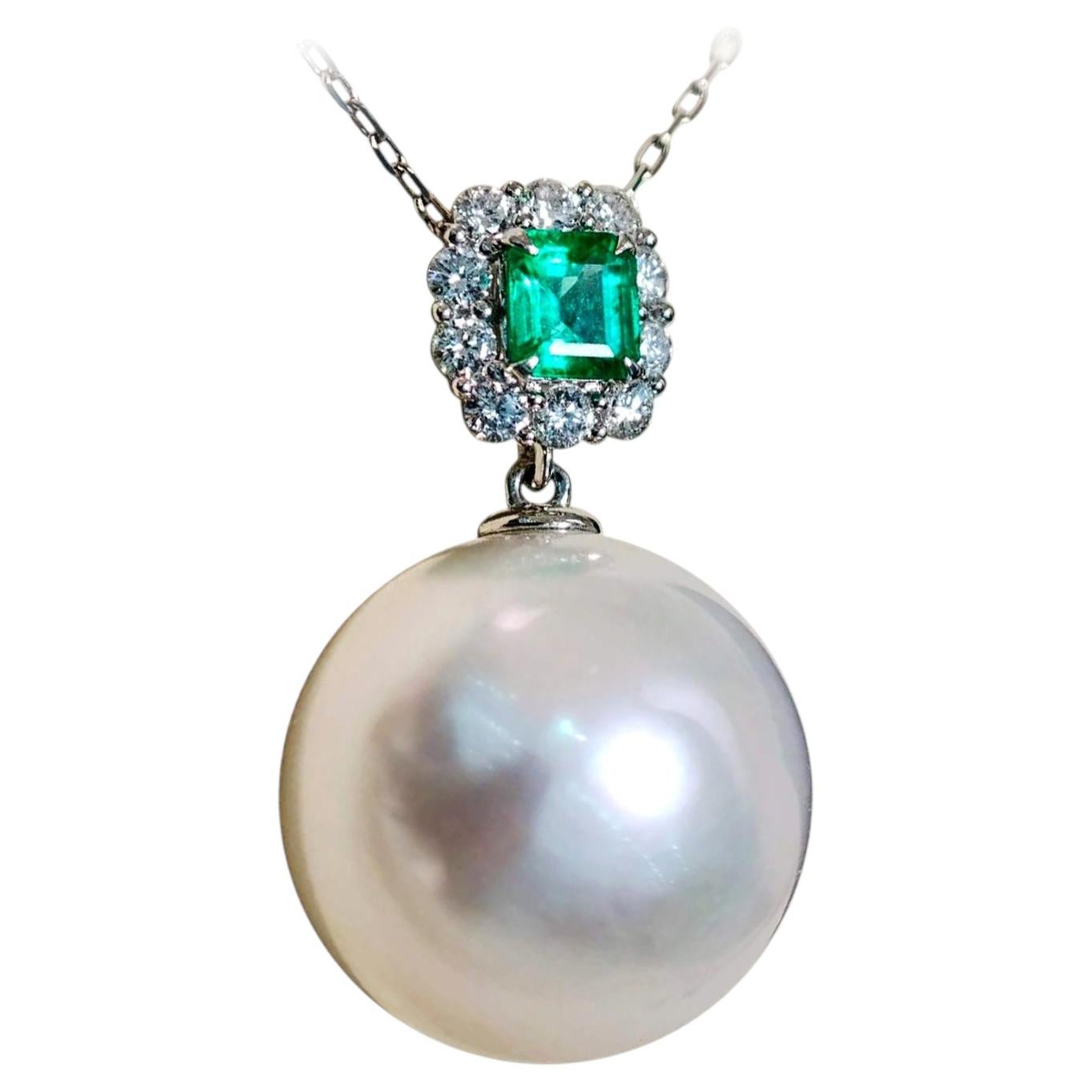 【Crown Radiance】Colgante «Phoenix» de 17 mm con perla del Mar del Sur, esmeralda y diamantes