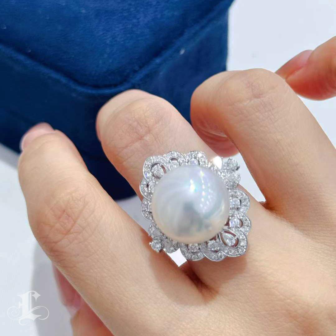 Grezzo Anello con perle dei mari del sud e diamanti Phoenix Aurora 15,2 mm in vendita