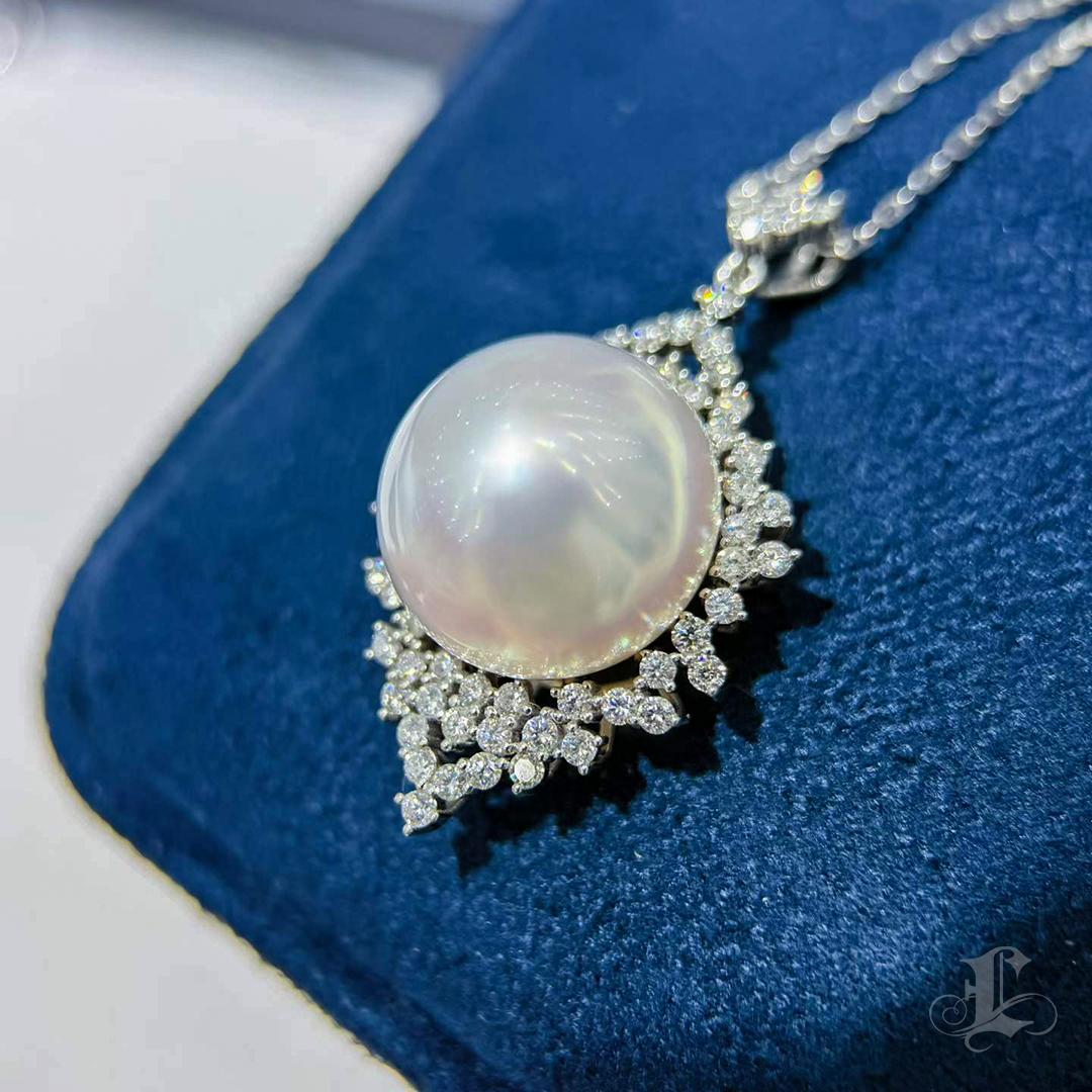 Ciondolo a raggiera con diamanti e perle dei mari del sud da 15 mm certificato Phoenix. in vendita 2