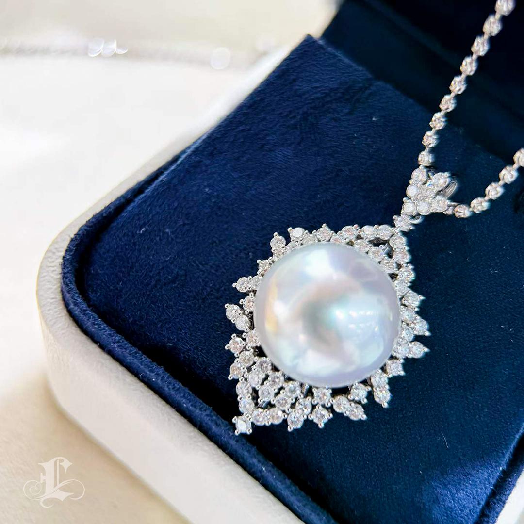 Ciondolo con perle e diamanti dei mari del sud da 16,1 mm con certificazione Phoenix. in vendita 1