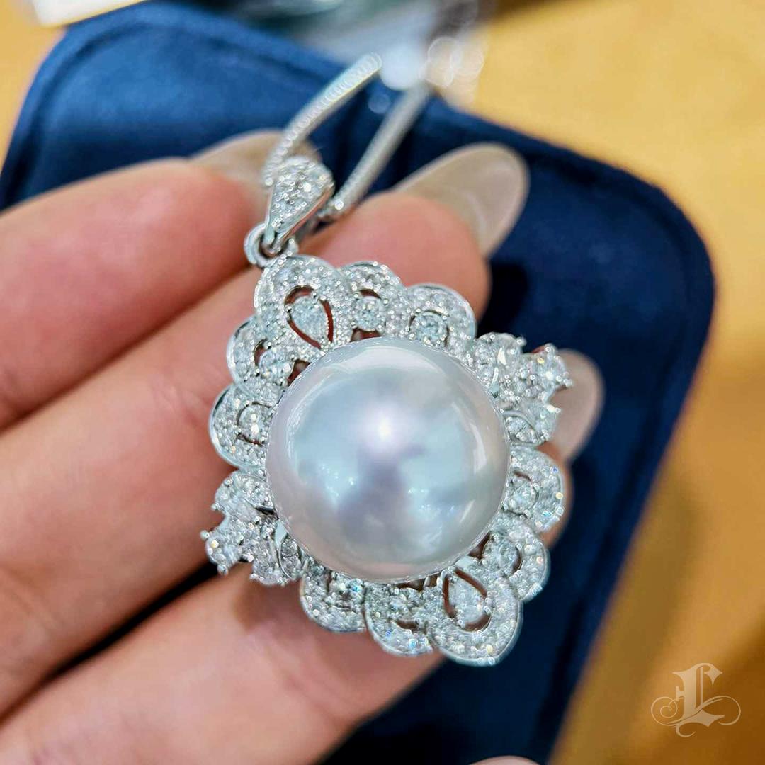 Ciondolo di diamanti con perle dei mari del sud da 16 mm con certificazione Phoenix in vendita 2