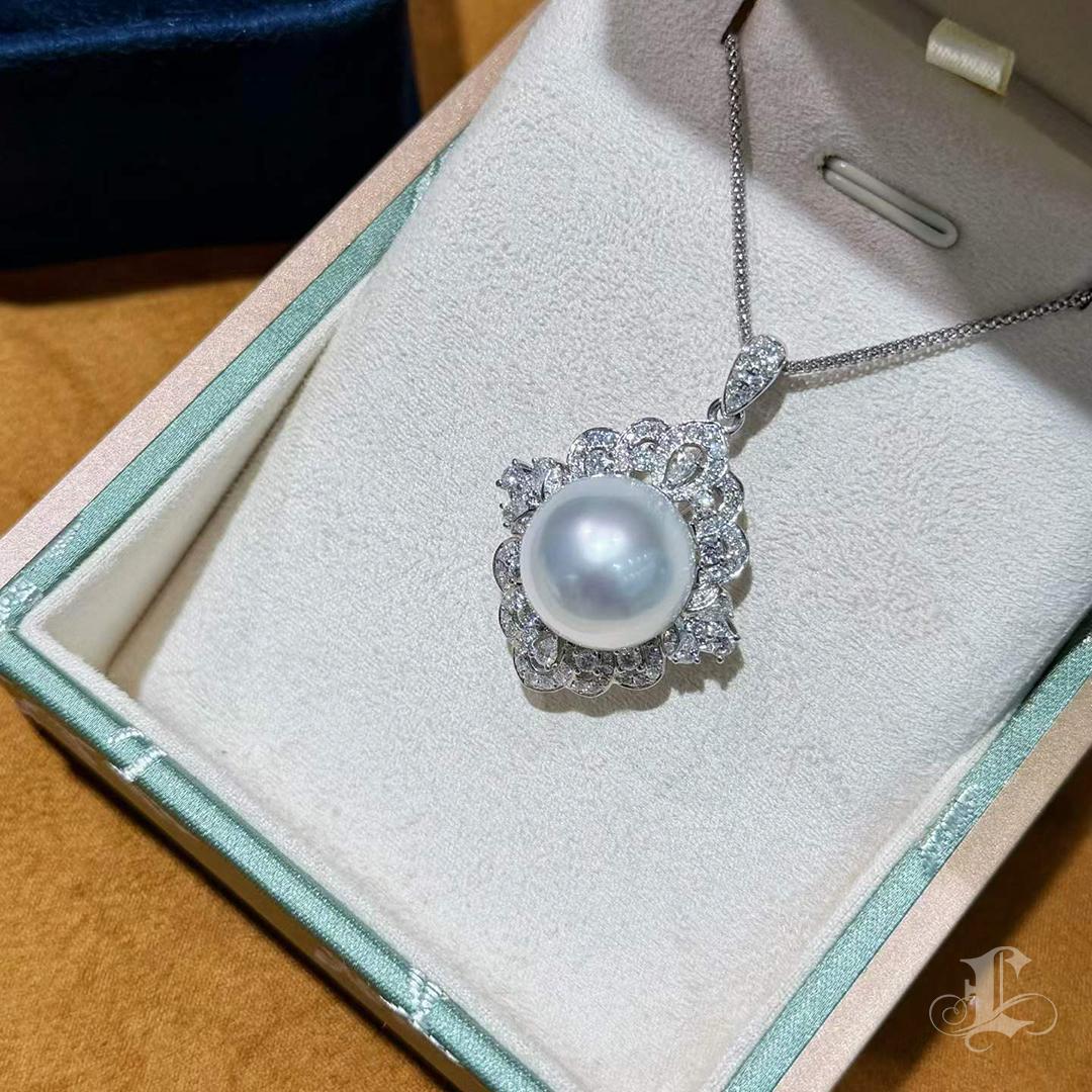 Ciondolo di diamanti con perle dei mari del sud da 16 mm con certificazione Phoenix in vendita 3