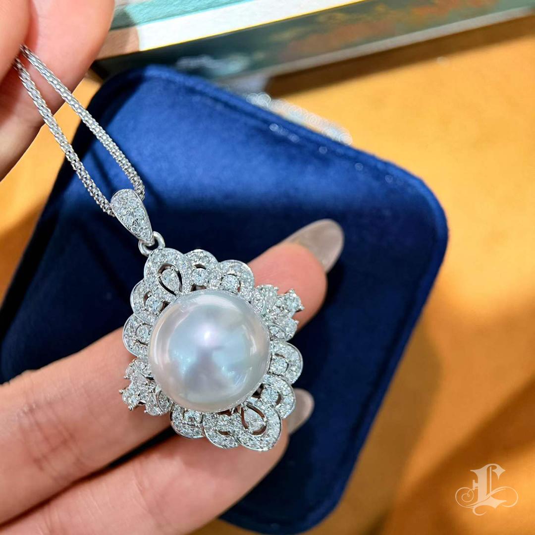 Ciondolo di diamanti con perle dei mari del sud da 16 mm con certificazione Phoenix in vendita 4