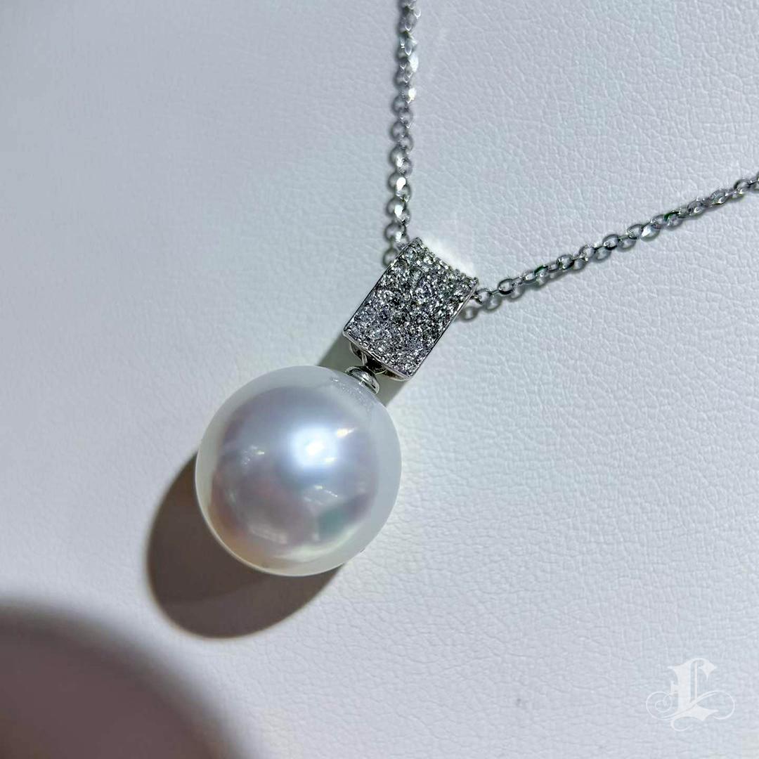 Collana con ciondolo di perle e diamanti Phoenix certificati in vendita 2