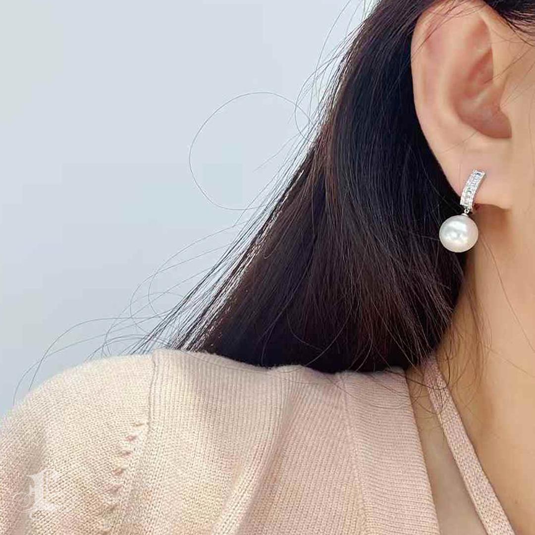 Grezzo 【Crown Radiance】PSL Venus-Certified South Sea Pearl & Diamond Earrings in vendita
