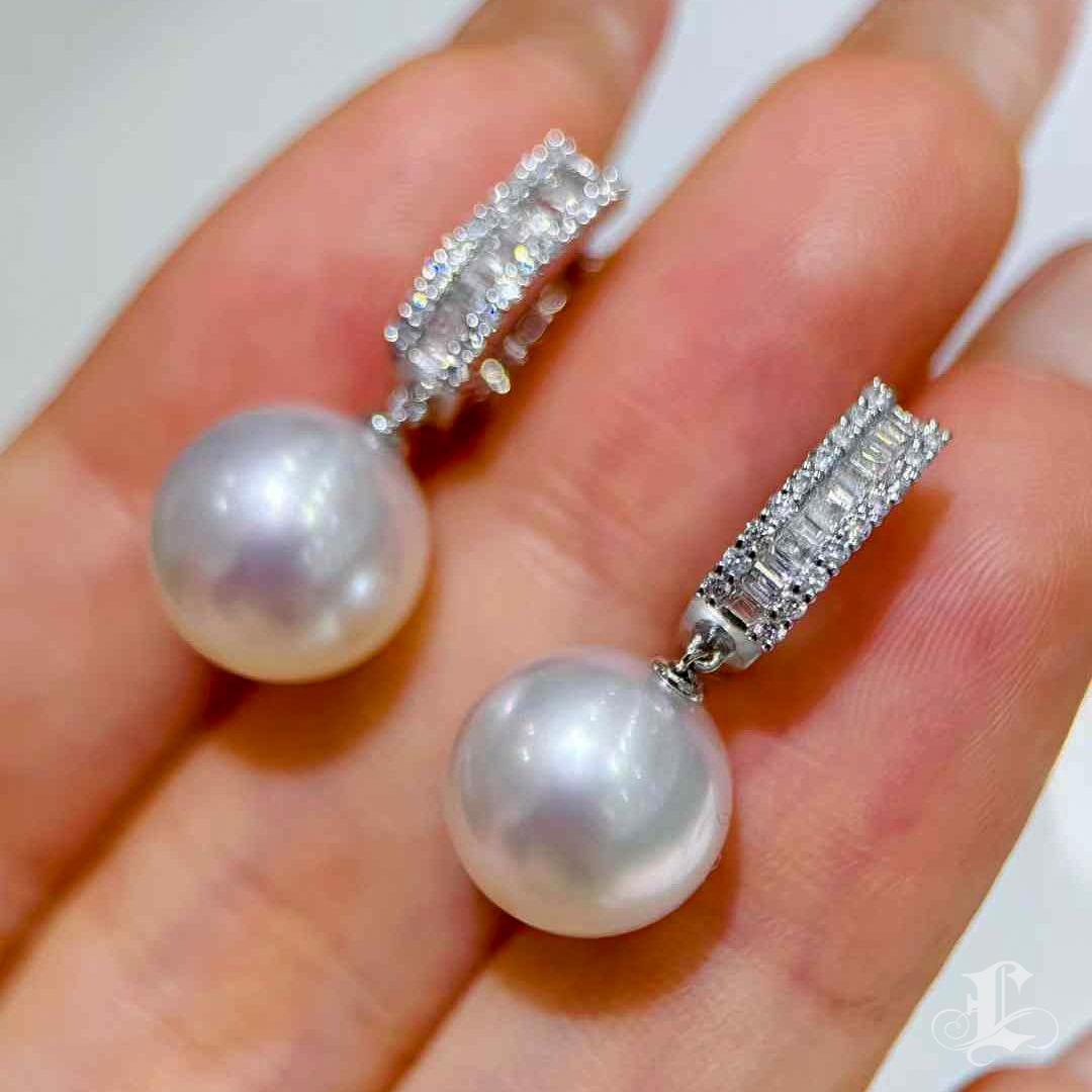 Donna 【Crown Radiance】PSL Venus-Certified South Sea Pearl & Diamond Earrings in vendita