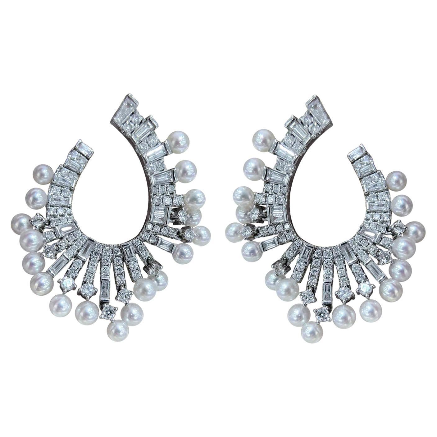 Orecchini di perle Akoya e diamanti a forma di arco radiante