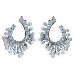 Orecchini di perle Akoya e diamanti a forma di arco radiante