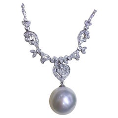 The Royal Diamond - Collana con ciondolo di diamanti e perle dei mari del sud - The Royal Garland Aurora