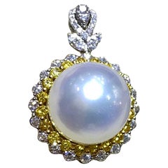 The Royal Diamond - Ciondolo con diamanti e perle dei mari del sud - è un ciondolo con diamanti e perle dei mari del sud.