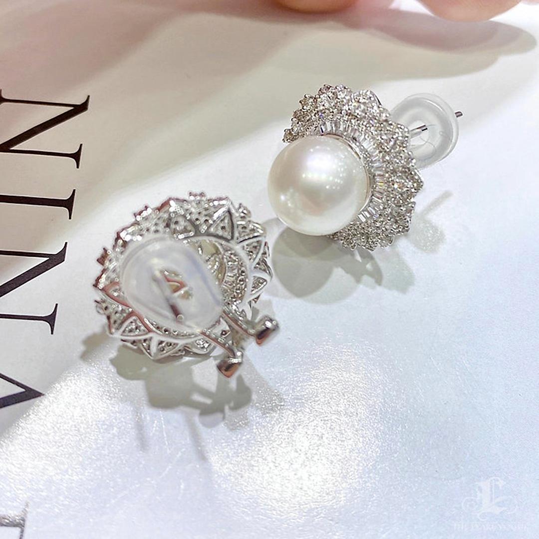 【Crown Radiance】Südseeperlen & Diamant-Pavé-Ohrringe im Angebot 6