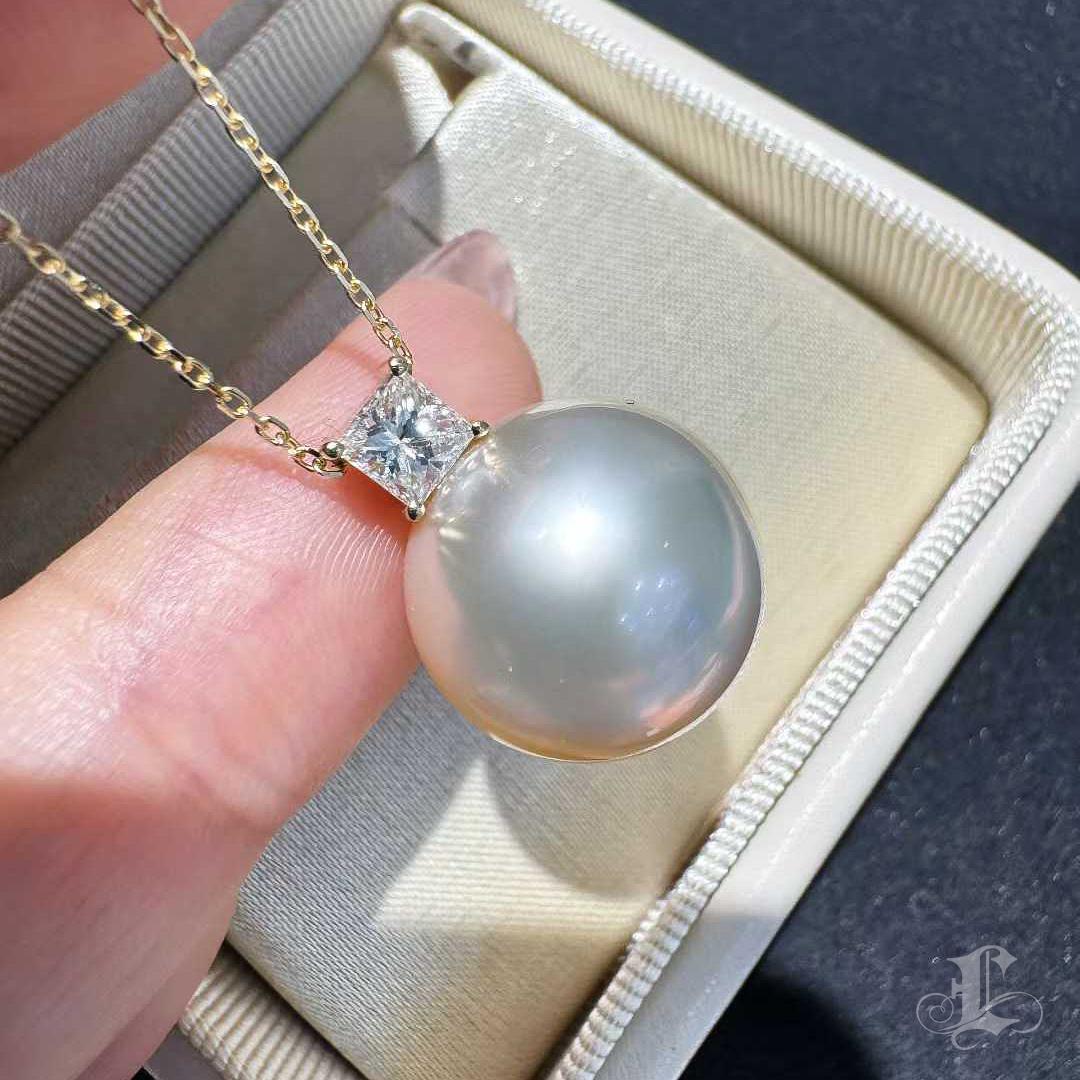 Women's 【Crown Radiance】Sovereign Glow — PSL Queen-Certified South Sea Pearl Pendant For Sale