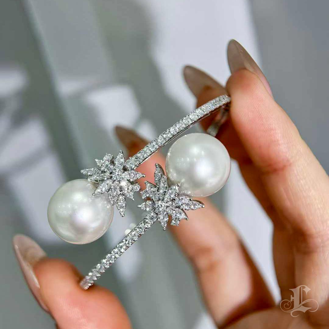 Donna Corona Radiosa】 Bracciale con diamanti e perle dei mari del sud con gemelli Aurora. in vendita