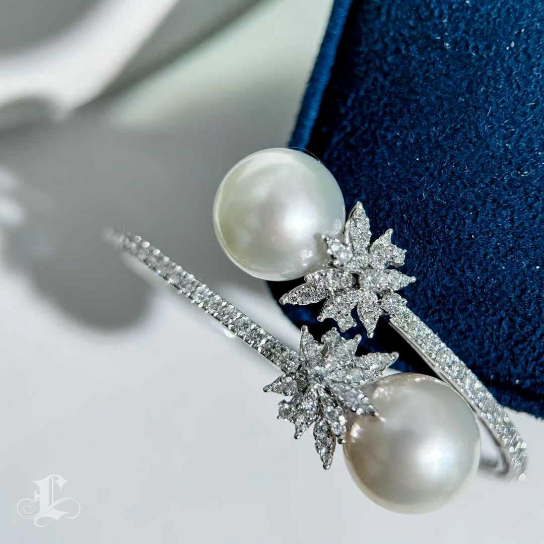 Corona Radiosa】 Bracciale con diamanti e perle dei mari del sud con gemelli Aurora. in vendita 2