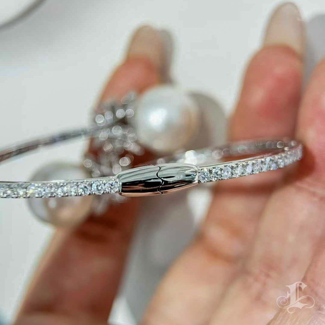 Corona Radiosa】 Bracciale con diamanti e perle dei mari del sud con gemelli Aurora. in vendita 3