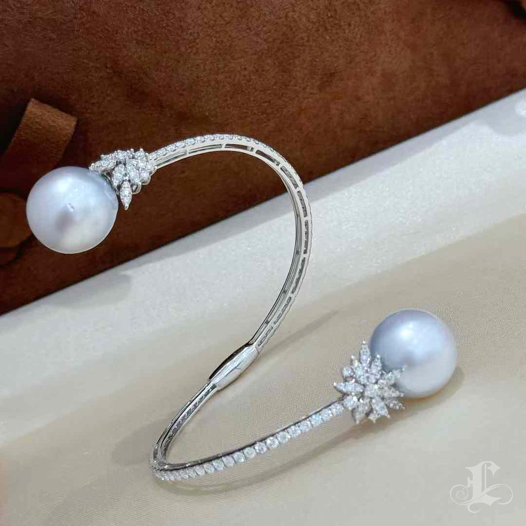 Corona Radiosa】 Bracciale con diamanti e perle dei mari del sud con gemelli Aurora. in vendita 4