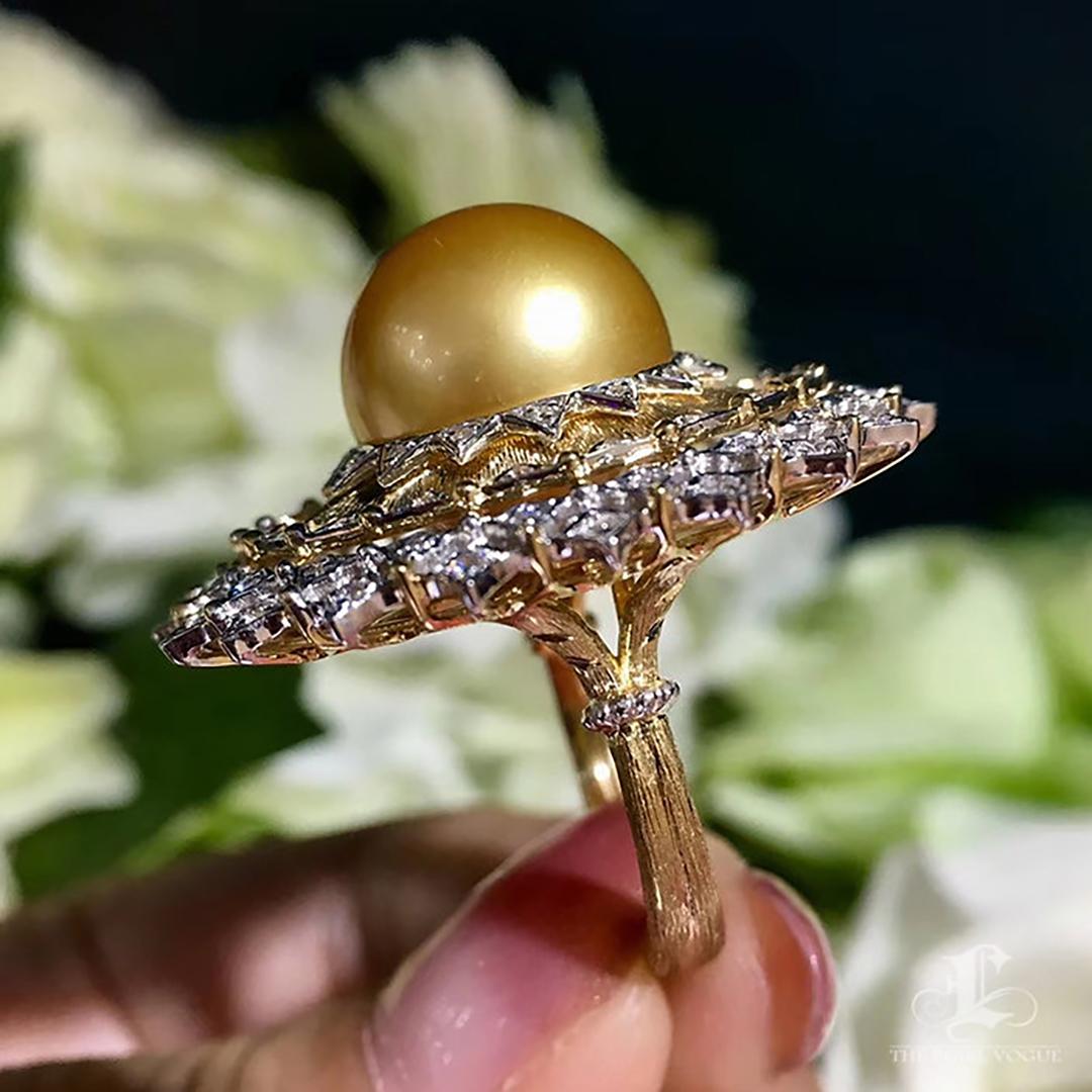 Donna Anello di diamanti con perle dei mari del sud dorate a raggiera in vendita