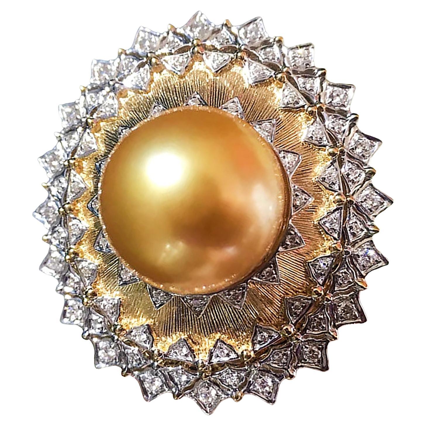 Anello di diamanti con perle dei mari del sud dorate a raggiera