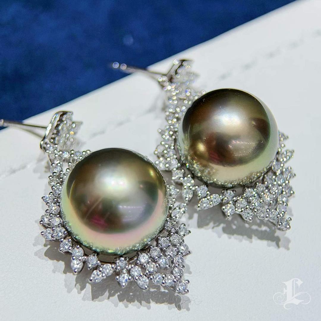 【Crown Radiance】Tahitiperlen-Diamant-Tropfen-Ohrringe im Zustand „Neu“ im Angebot in New York, NY