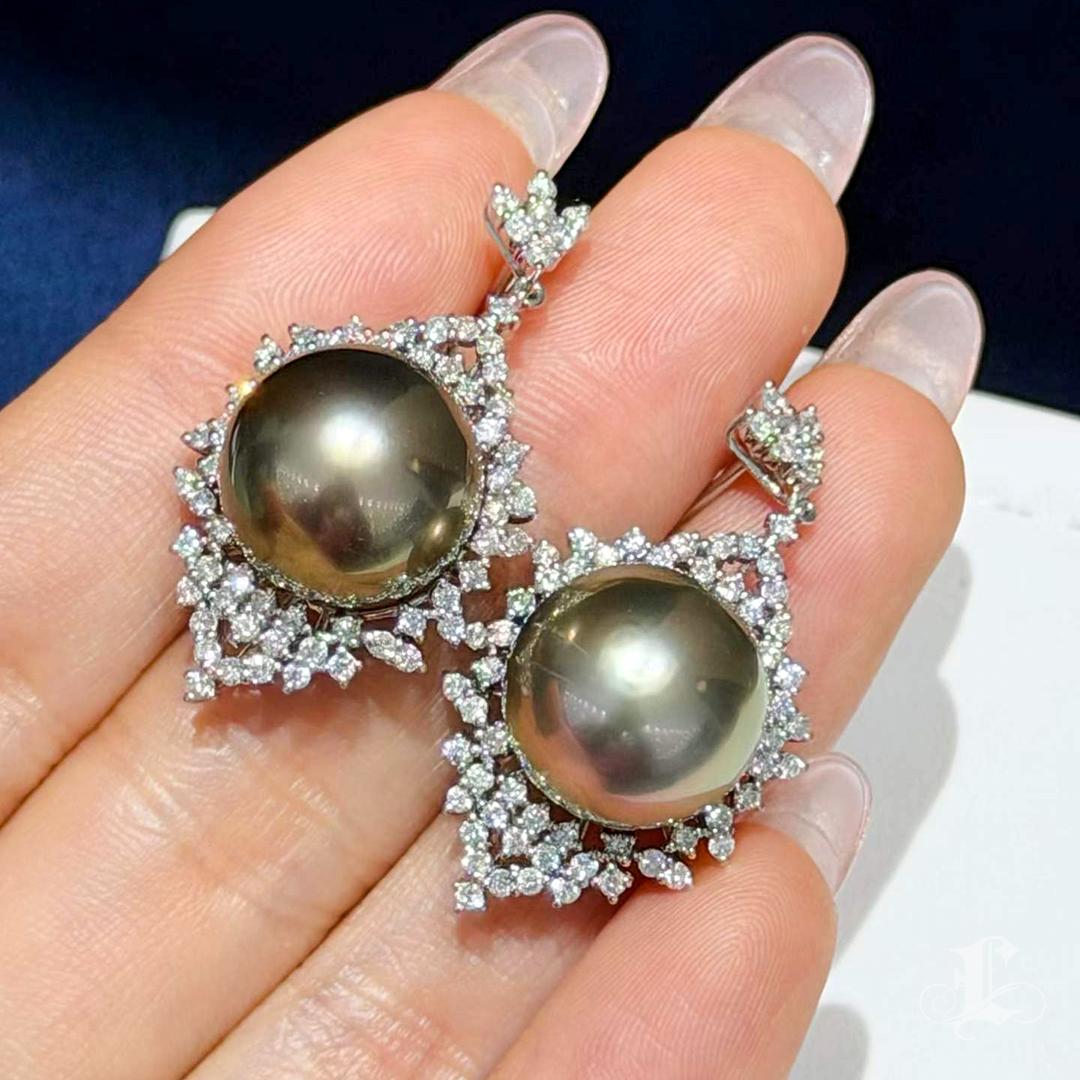 【Crown Radiance】Tahitiperlen-Diamant-Tropfen-Ohrringe im Angebot 1