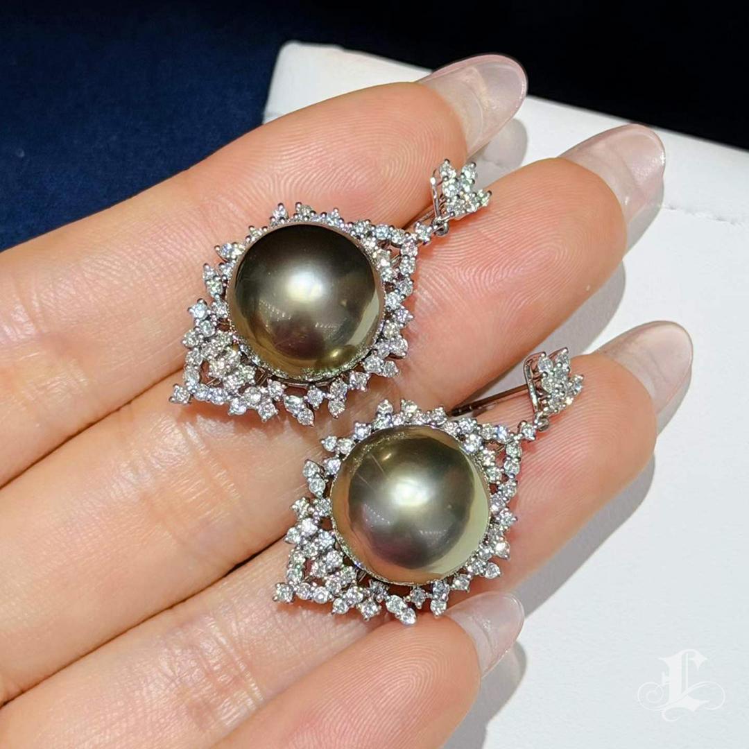 【Crown Radiance】Tahitiperlen-Diamant-Tropfen-Ohrringe im Angebot 3