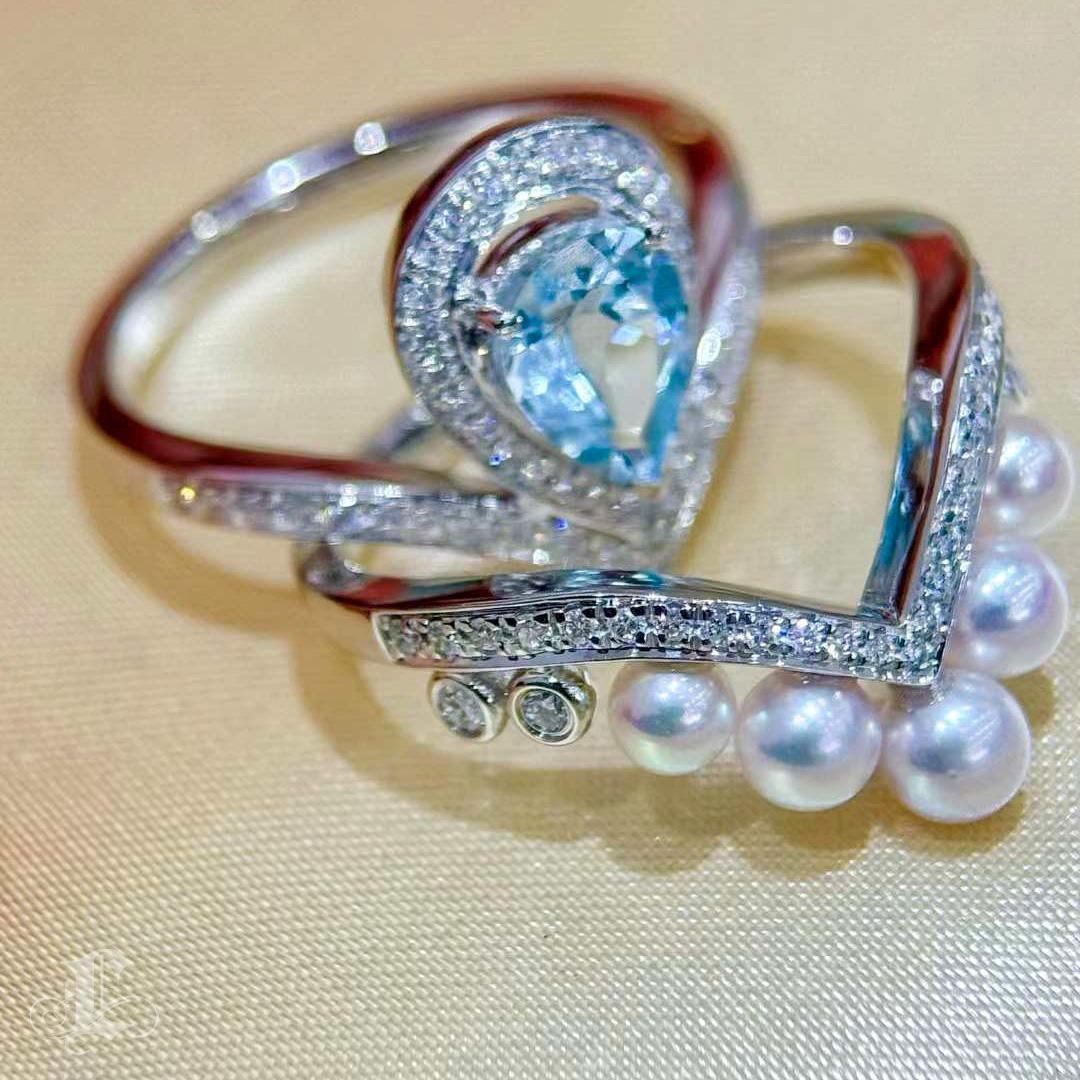 Anello impilabile con perle Akoya, zaffiro e diamanti in vendita 1