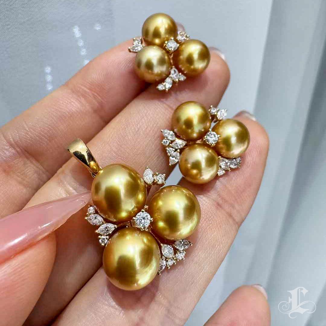【Crown Radianc】Golden Radiance Südsee Perle Diamant Ohrringe und Anhänger Set im Angebot 5