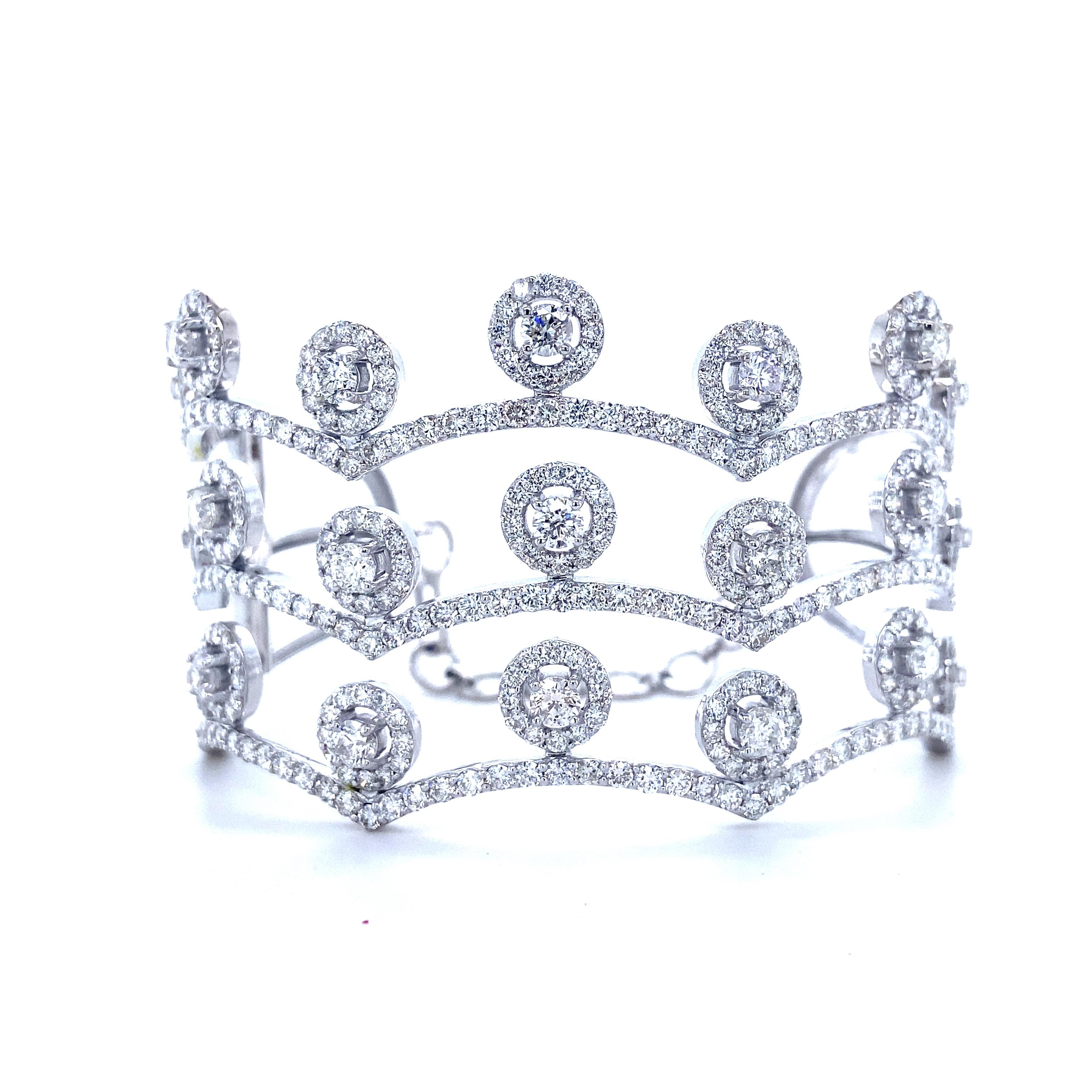 Round Cut Crown Shaped Diamond Cuff Bracelet set in 18k Solid Gold For Sale