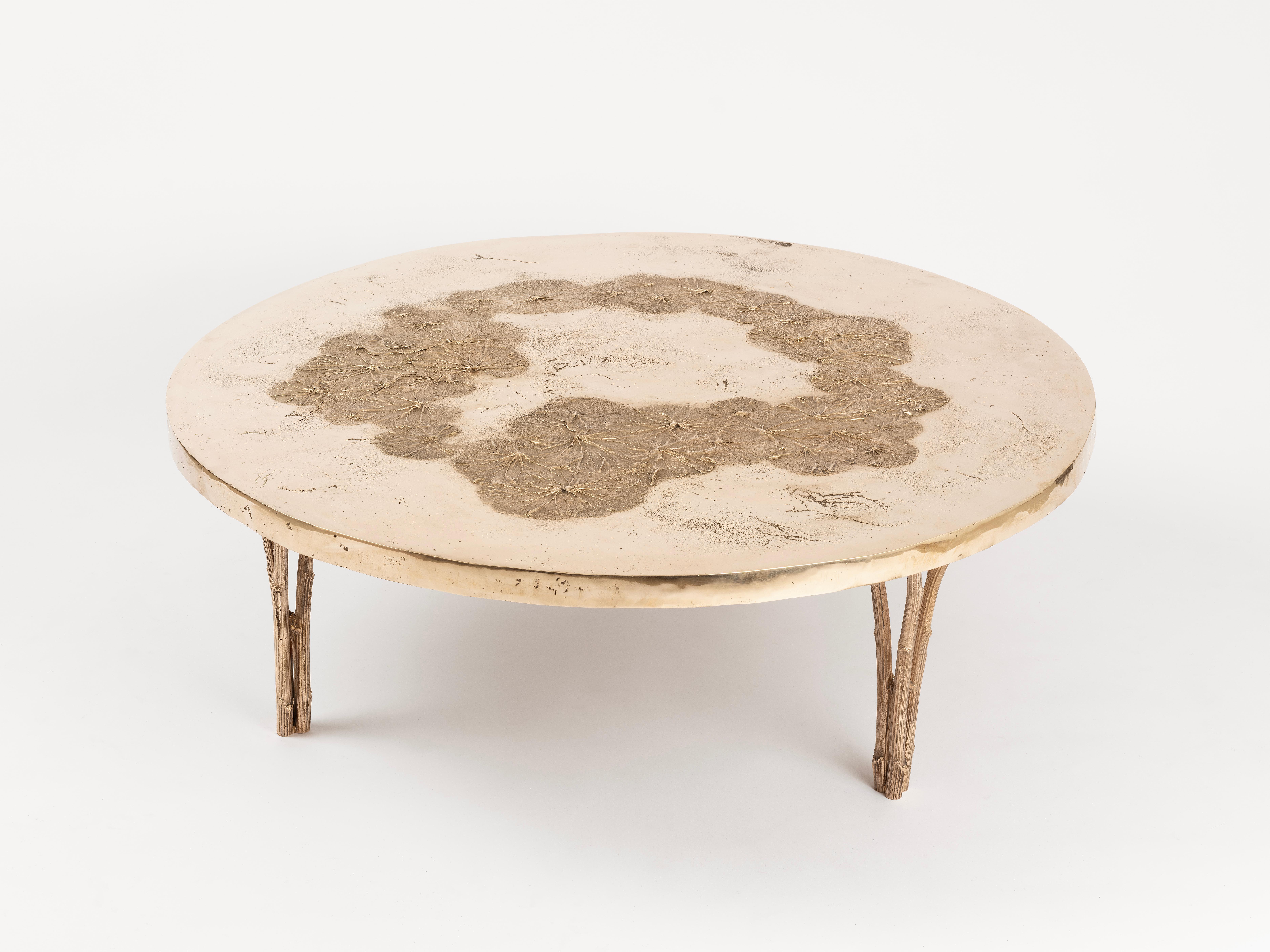 Clotilde ANCARANI
Crown Table
Handcrafted Cast Bronze.
Bronze - Collectible Design
40 x 110 x 110 cm

Edition of 8 + 4 AP.
Signed.
Foundry mark.