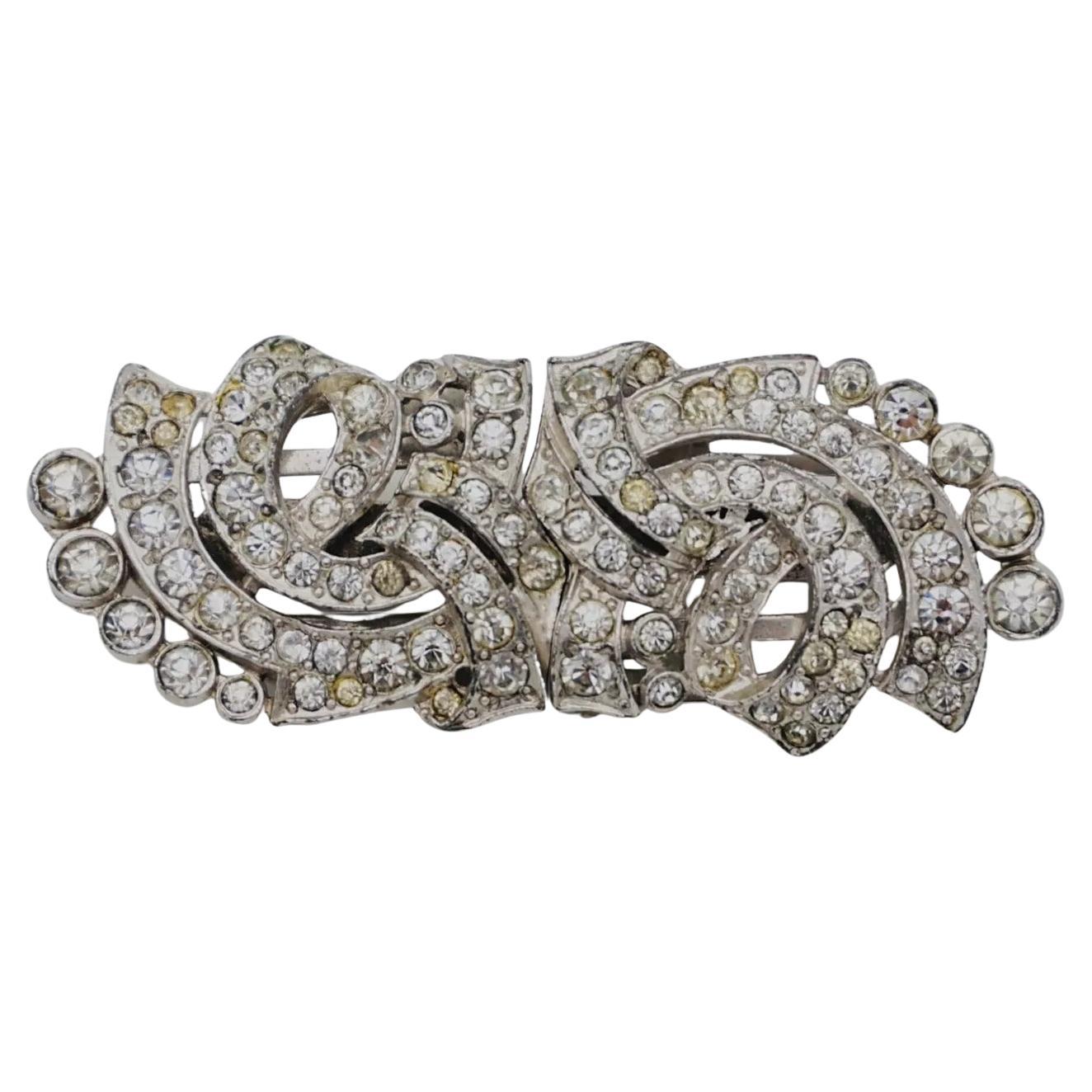 Crown Trifari 1930s Clip Mates Ribbon White Whole Crystals Dress Brooch, Silver Tone

Trifari costume jewelry of the late-1930s included Clip-Mates, their version of the double clip brooch. The setting is rhodium-plated. This piece can be worn as a