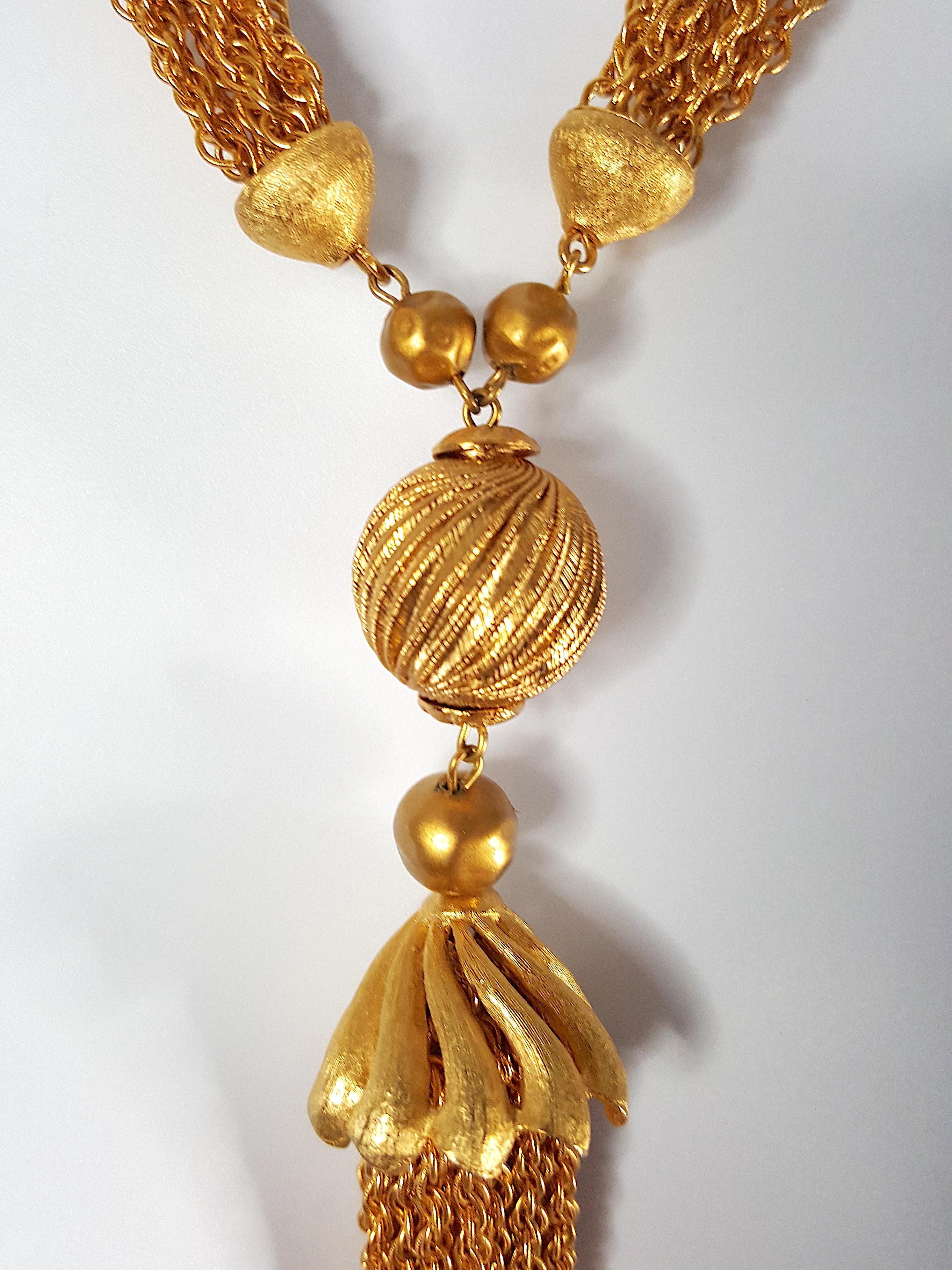 Sautoir texturé à pompons en or jaune Philippe Trifari des années 1930 Excellent état - En vente à Chicago, IL