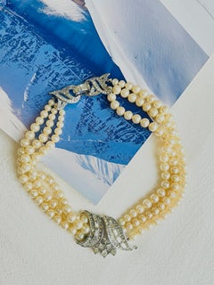 Collar vintage de Crown Trifari de los años 40, con cuentas blancas, perlas y cristales en capas, muy exclusivo