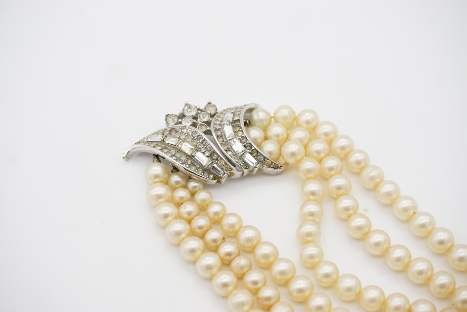 Crown Trifari 1940s White Beads Pearls Trio Strands Layers Crystals Necklace in vendita 8