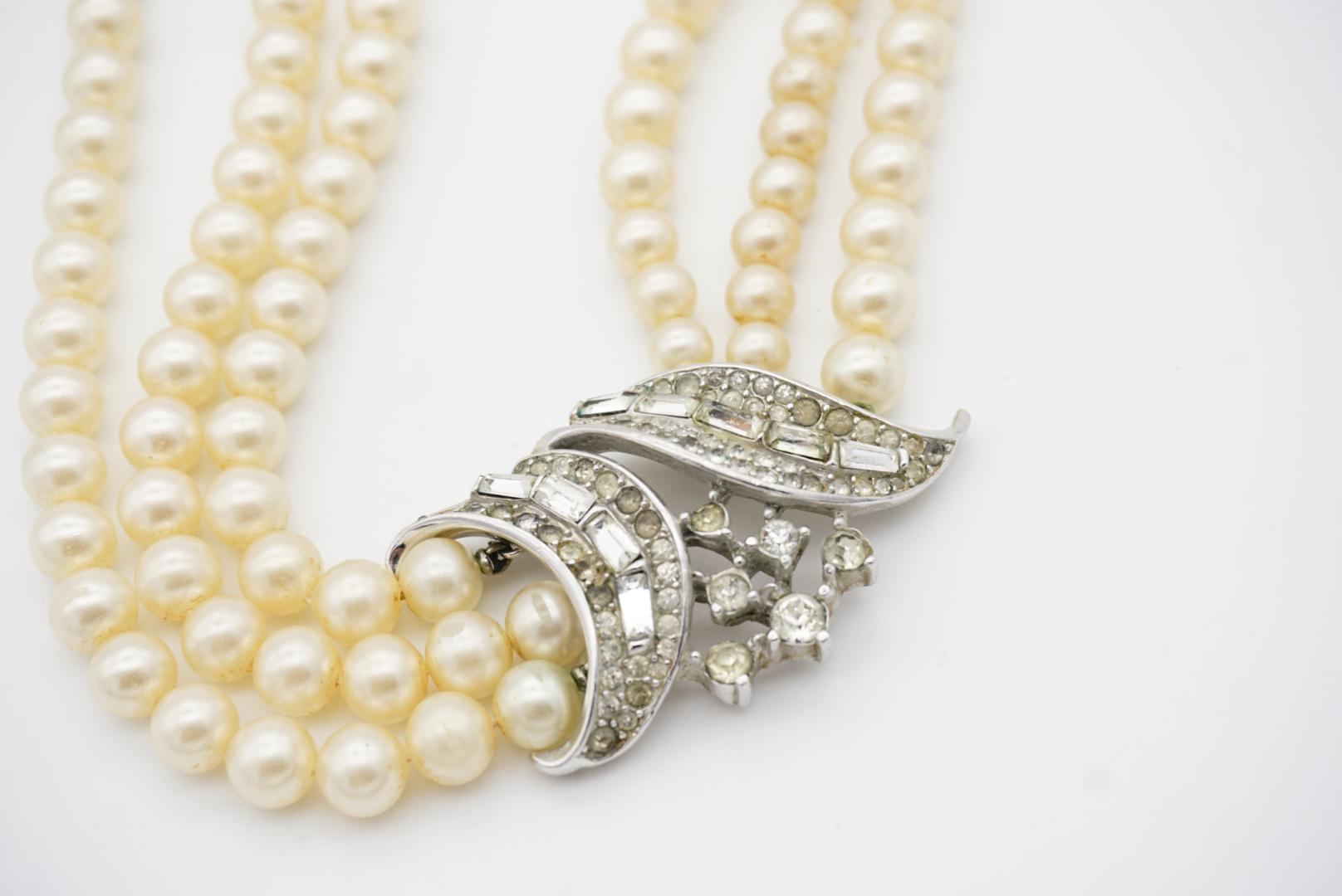 Crown Trifari 1940s White Beads Pearls Trio Strands Layers Crystals Necklace in vendita 9