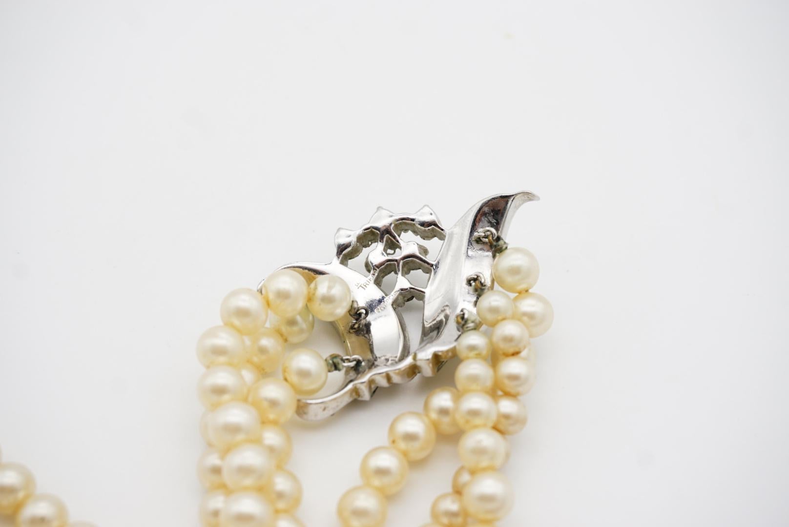 Crown Trifari 1940s White Beads Pearls Trio Strands Layers Crystals Necklace in vendita 11