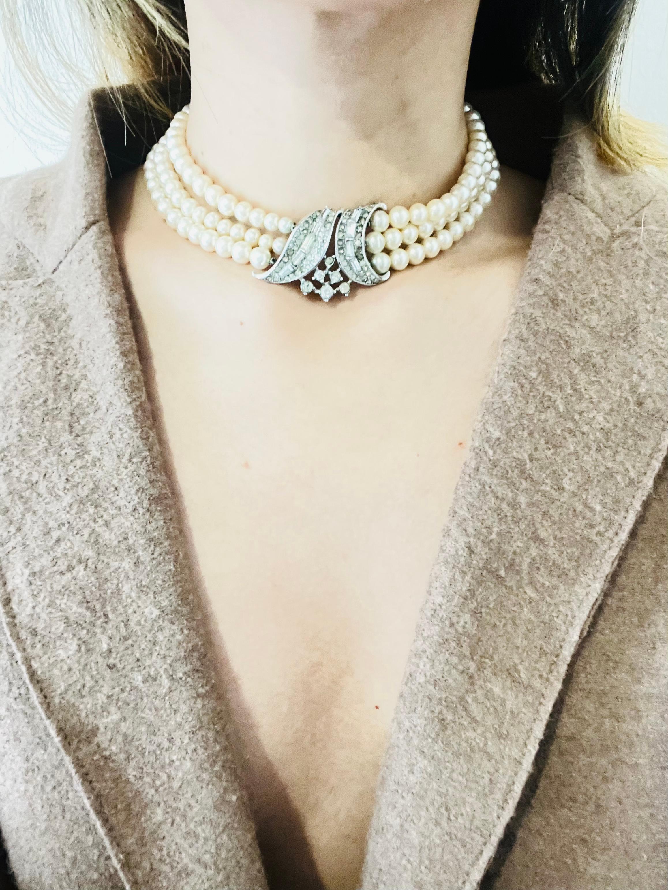 Crown Trifari 1940s White Beads Pearls Trio Strands Layers Crystals Necklace 2